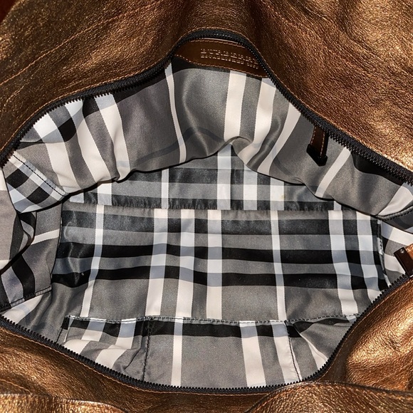 Preloved Burberry 2 way bag adjustable strap great condition zipper closure - Picture 6 of 13